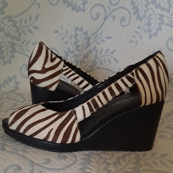 Lady Sadez Zebra Print Open-Toe Wedge Heels Womens Shoes Size 11