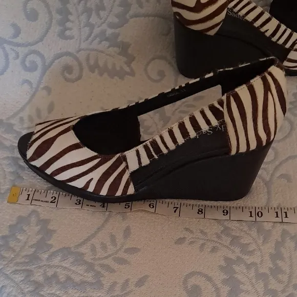 Lady Sadez Zebra Print Open-Toe Wedge Heels Womens Shoes Size 11