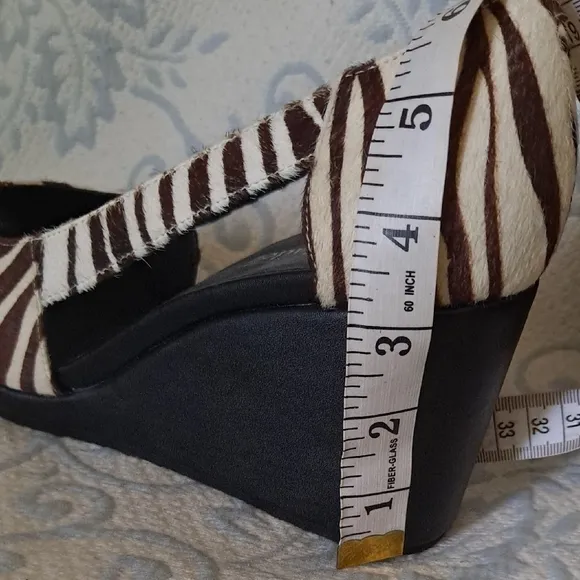Lady Sadez Zebra Print Open-Toe Wedge Heels Womens Shoes Size 11