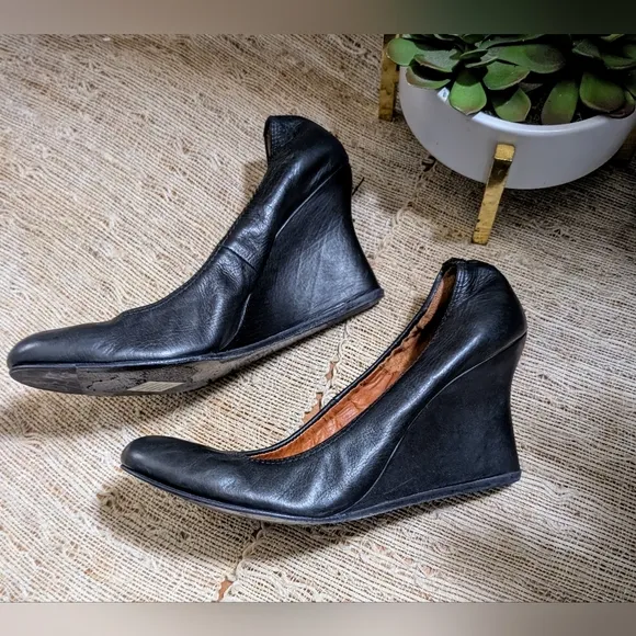 Lanvin • Leather Scrunch Wedge Pumps in Black