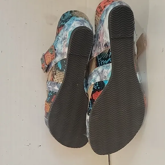L'ARTISTE SPRING STEP COLORFUL LEATHER 2&quot; WEDGE HEEL SANDALS (sz US 7 or Euro 38