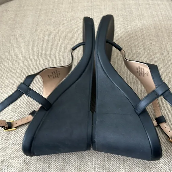 LAUREN Ralph Lauren Jeannie sandals Black logo gold tone  Wedge T-Strap
