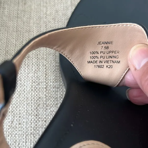 LAUREN Ralph Lauren Jeannie sandals Black logo gold tone  Wedge T-Strap