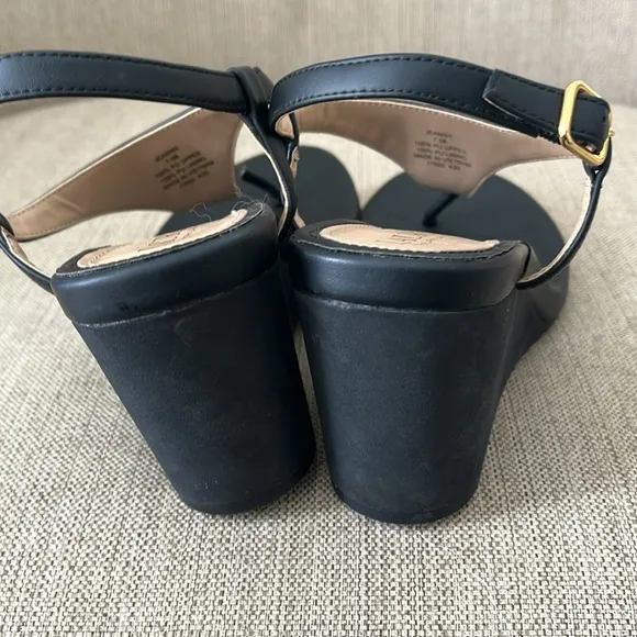 LAUREN Ralph Lauren Jeannie sandals Black logo gold tone  Wedge T-Strap