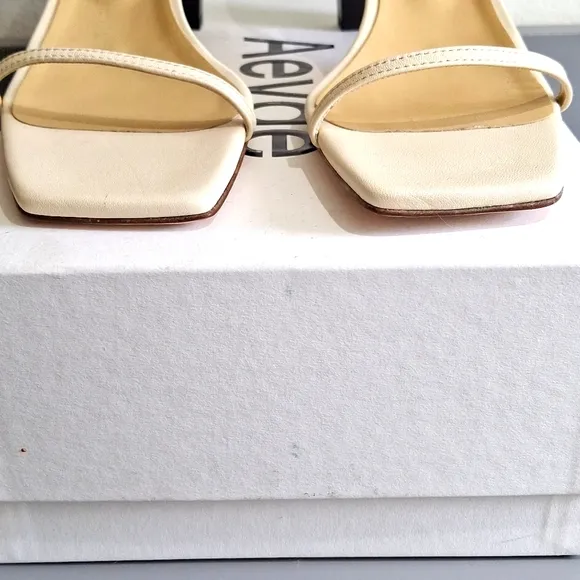 LIKE NEW Aeyde Cream Leather Sandals Size 41! RARE!
