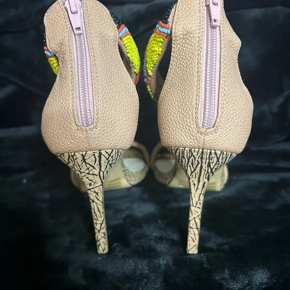 LIKE NEW Exquisitely Detailed House of Harlow Stilettos!