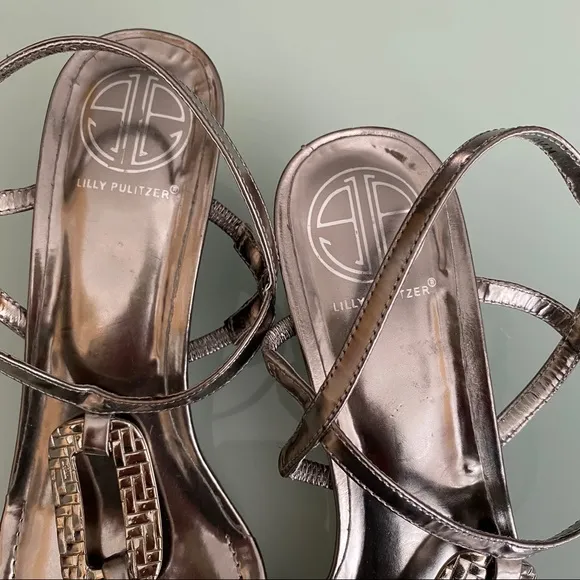 Lilly Pulitzer | Silver Wedge Medallion Sandals 🌴