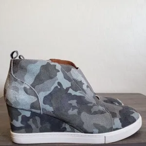 Linea Paolo Anna Slip-On Suede Camouflage Wedge Sneakers Shoes Size Womens 10.5