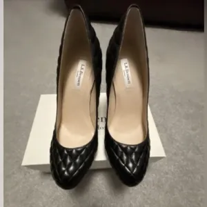 LK Bennett Sledge Black Quilted Nappa Heels Platform Court Shoes Size EU38.5/US8