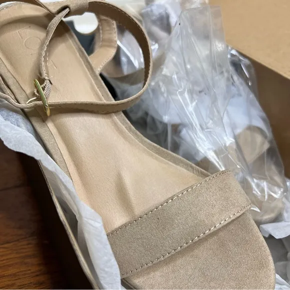 LOFT Ankle Strap Block Heel Sandals size 8.5
