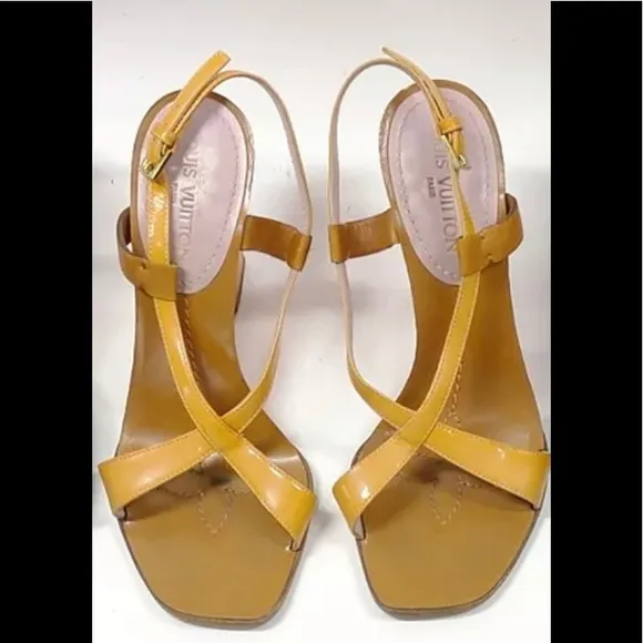 Louis Vuitton Wedge 👡 sandals Patent leather 34