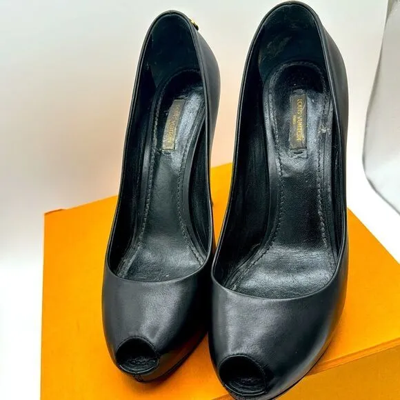 LOUIS VUITTON PATENT GOLD LOCK PLATFORM PEEP TOE PUMPS WITH BOX &amp; DUSTBAG