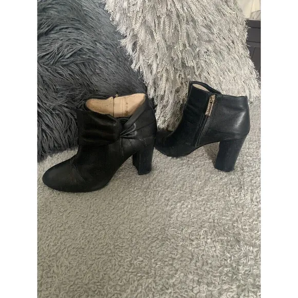 Louise Et Cie Lo-Theron Black Ankle Boots Size 8.5 Big Now Block Heel