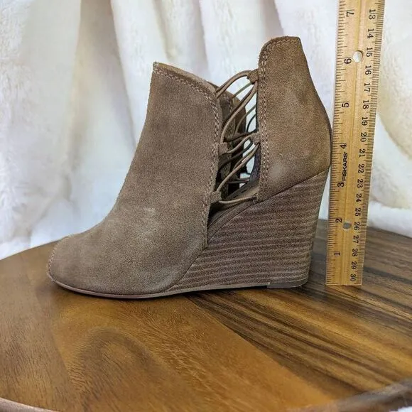 Lucky Brand LK-Reevas Side Cutout Peep Toe Wedge Boots Sesame Oiled Suede 8.5