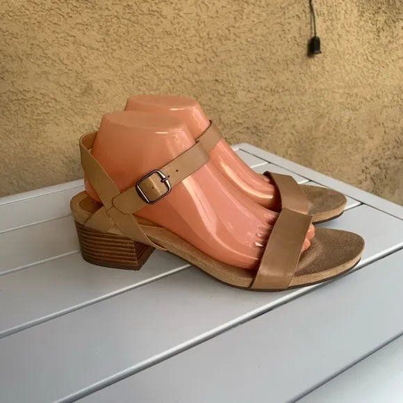 Lucky Brand nude tan leather Pagona sandals block heel size 9.5M