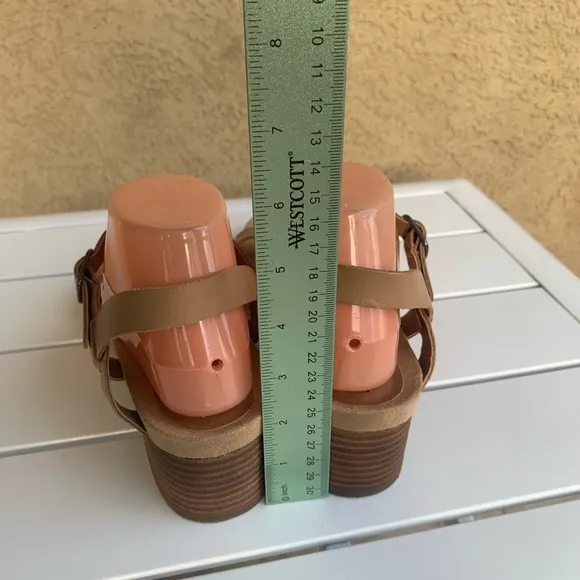 Lucky Brand nude tan leather Pagona sandals block heel size 9.5M