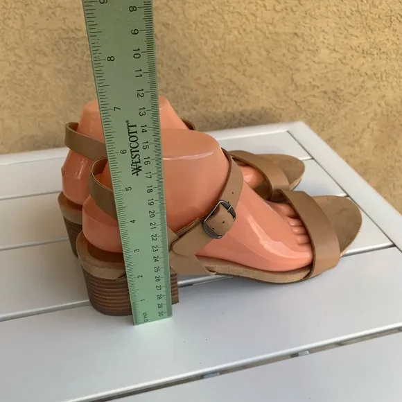 Lucky Brand nude tan leather Pagona sandals block heel size 9.5M