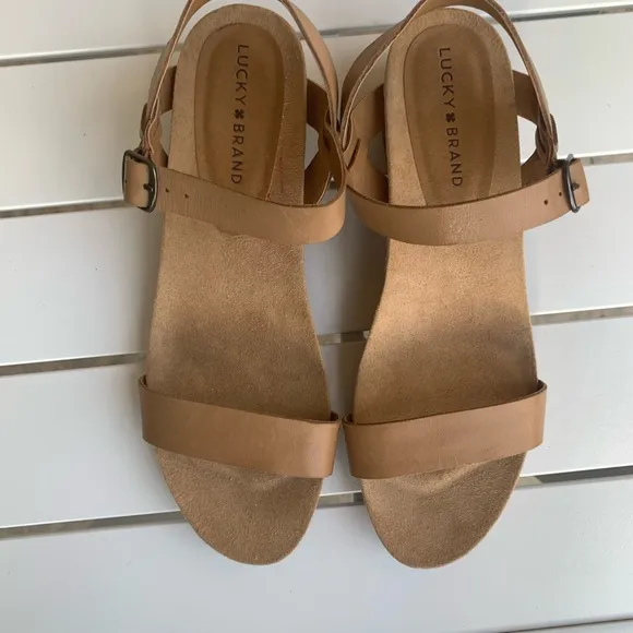 Lucky Brand nude tan leather Pagona sandals block heel size 9.5M