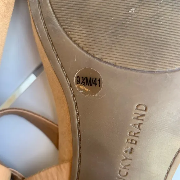 Lucky Brand nude tan leather Pagona sandals block heel size 9.5M