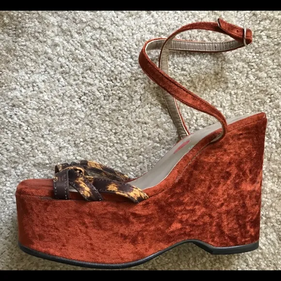 LUICHINY Spain VINTAGE Leopard Pinup Style PLATFORM Heels 7B