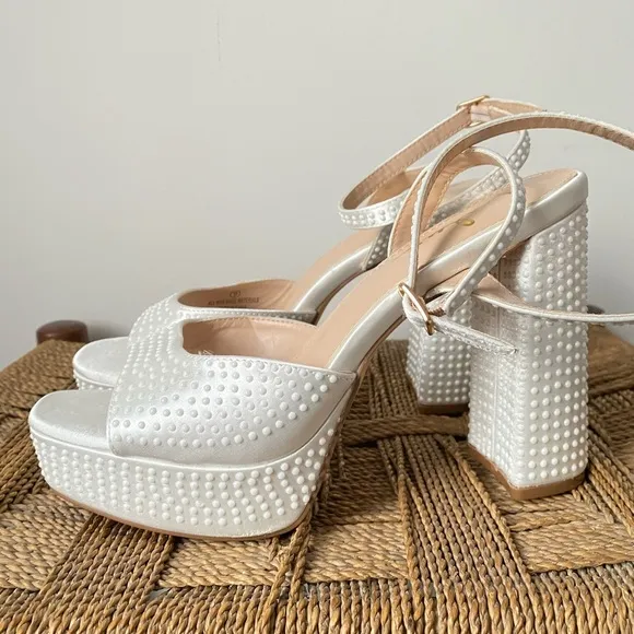 Lulus Shoes Women’s 9 Pearlla White Satin Pearl Platform Ankle Strap Heel Sandal