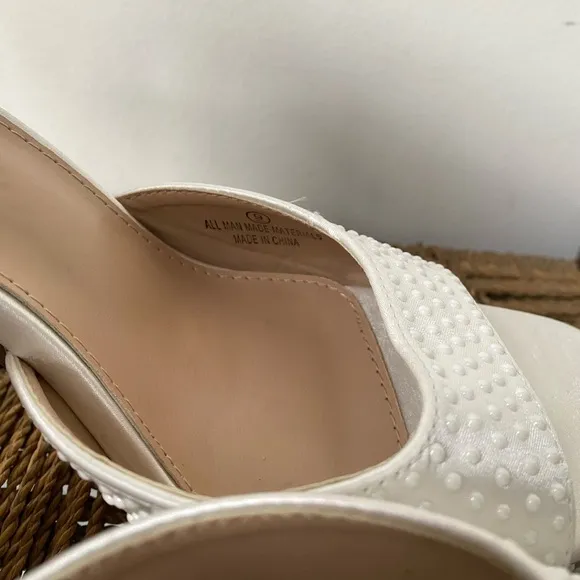 Lulus Shoes Women’s 9 Pearlla White Satin Pearl Platform Ankle Strap Heel Sandal