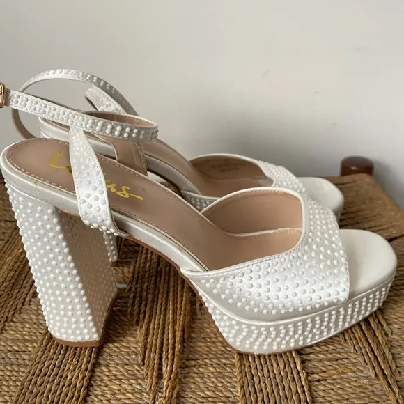 Lulus Shoes Women’s 9 Pearlla White Satin Pearl Platform Ankle Strap Heel Sandal