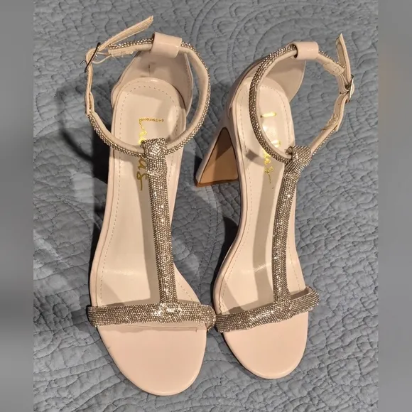 Lulu's White and Silver Women's Heels