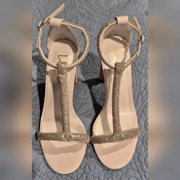 Lulu's White and Silver Women's Heels