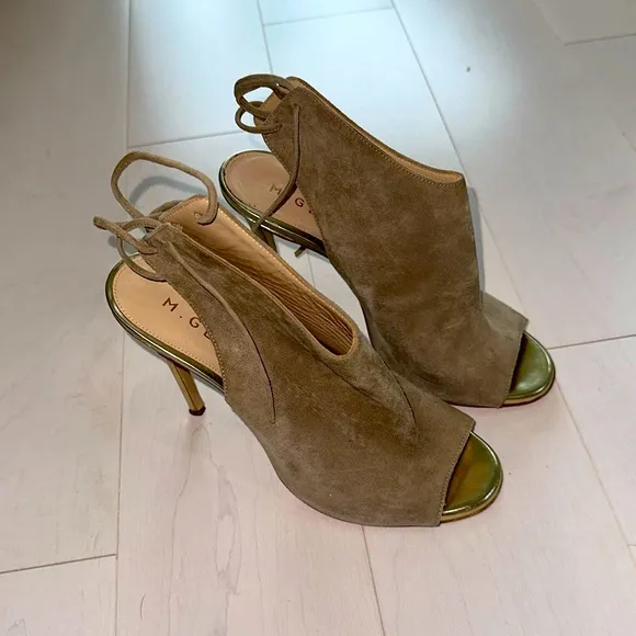 M. Gemi Beige Suede Sandals Size 8.5