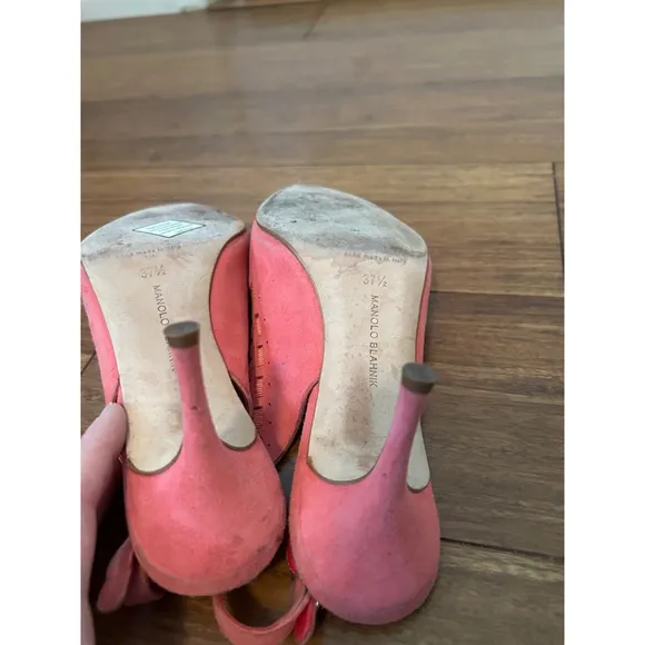 Manolo Blahnik CIABOI Carolyne Suede Scalloped Slingback Pink Coral …