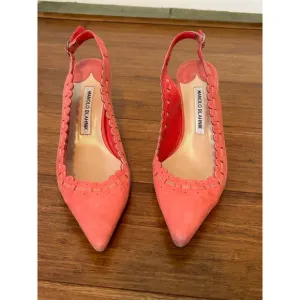 Manolo Blahnik CIABOI Carolyne Suede Scalloped Slingback Pink Coral …