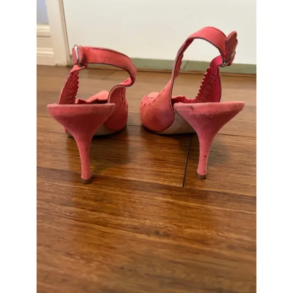 Manolo Blahnik CIABOI Carolyne Suede Scalloped Slingback Pink Coral …