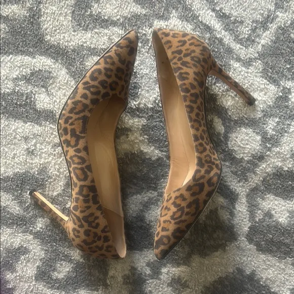 Manolo Blahnik Leopard Print Suede Pointed Toe Pumps Heels