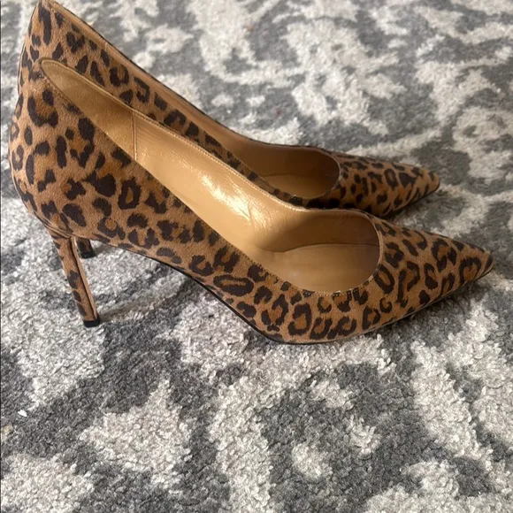 Manolo Blahnik Leopard Print Suede Pointed Toe Pumps Heels