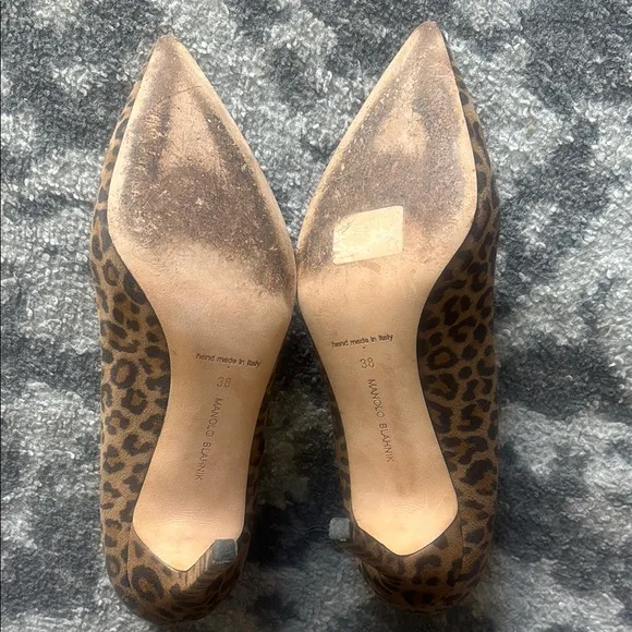 Manolo Blahnik Leopard Print Suede Pointed Toe Pumps Heels