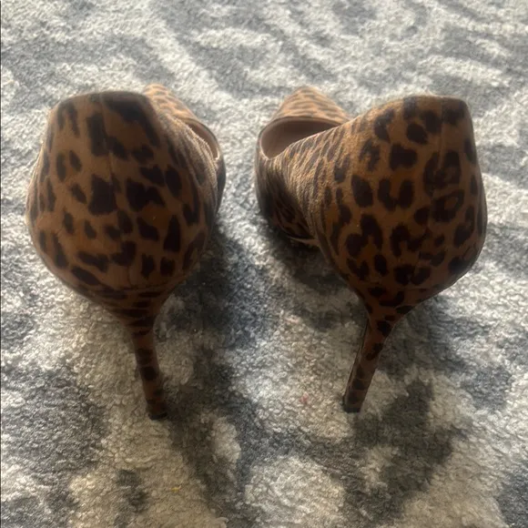 Manolo Blahnik Leopard Print Suede Pointed Toe Pumps Heels