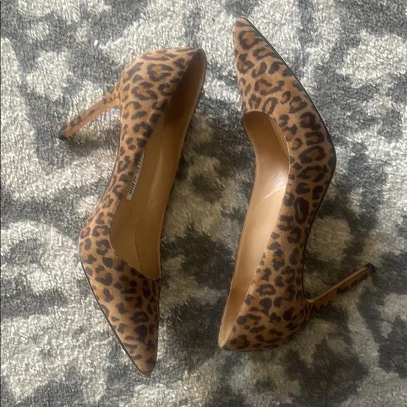 Manolo Blahnik Leopard Print Suede Pointed Toe Pumps Heels