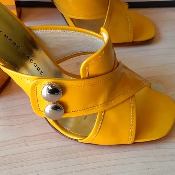 Marc by Marc Jacobs Art Deco Stripe Heels Sz 6.5 Yellow Gold Slipons Rare VNTG