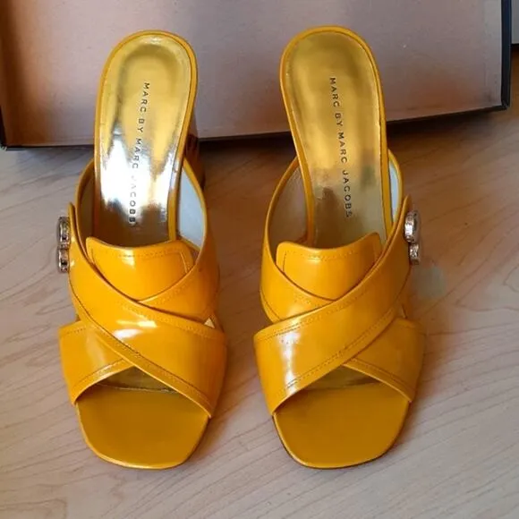 Marc by Marc Jacobs Art Deco Stripe Heels Sz 6.5 Yellow Gold Slipons Rare VNTG