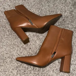 Marc Fisher Brown Heeled Boots with Block Heel