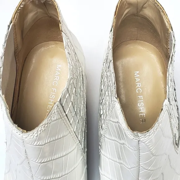 Marc Fisher chelsea boots women's size 10 white alligator look point toe