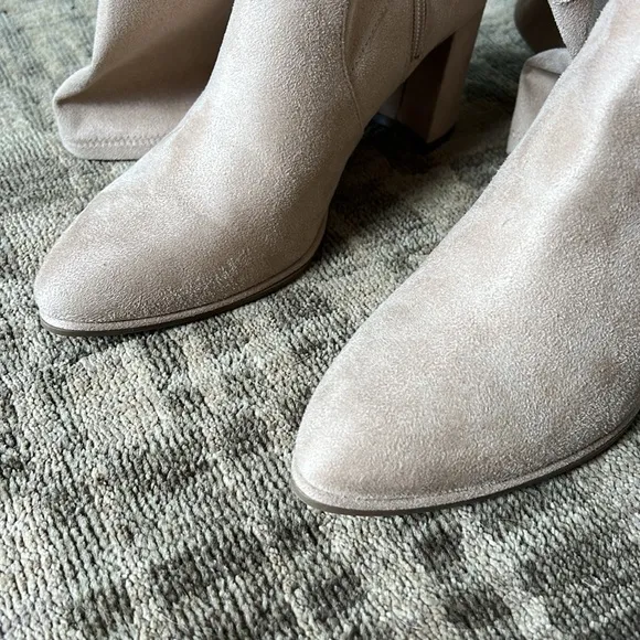 Marc Fisher size 7.5M light nude color block heel NWOT
