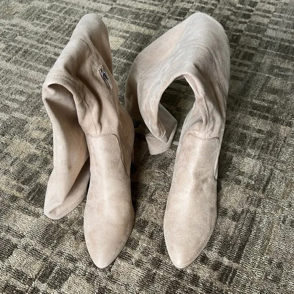 Marc Fisher size 7.5M light nude color block heel NWOT