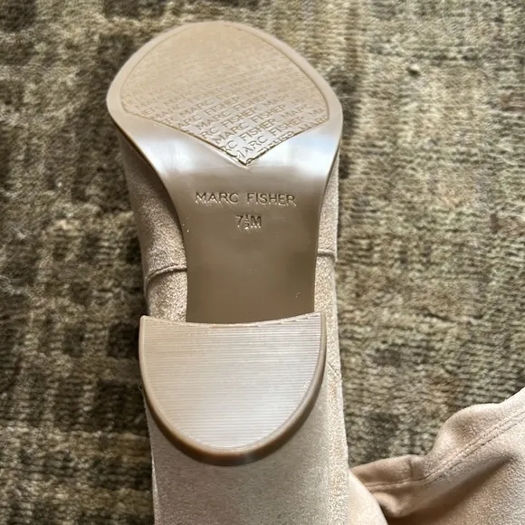 Marc Fisher size 7.5M light nude color block heel NWOT