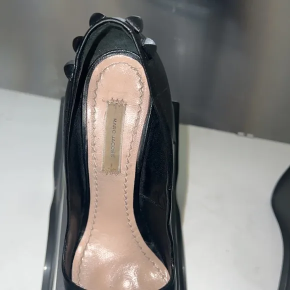 Marc Jacobs Black Calf Leather Studded Heels Pumps. 35 1/2 (US 5)