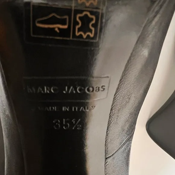 Marc Jacobs Black Calf Leather Studded Heels Pumps. 35 1/2 (US 5)