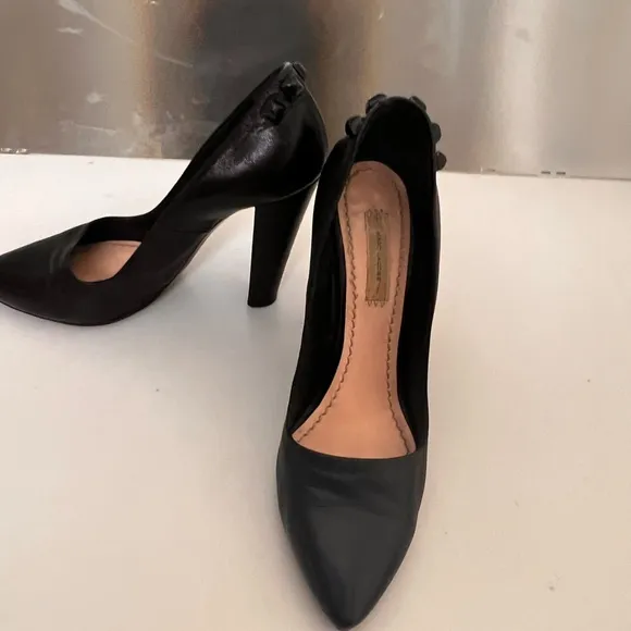 Marc Jacobs Black Calf Leather Studded Heels Pumps. 35 1/2 (US 5)