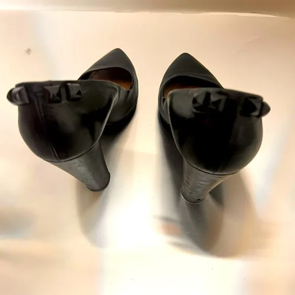 Marc Jacobs Black Calf Leather Studded Heels Pumps. 35 1/2 (US 5)