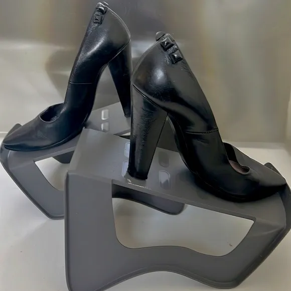Marc Jacobs Black Calf Leather Studded Heels Pumps. 35 1/2 (US 5)
